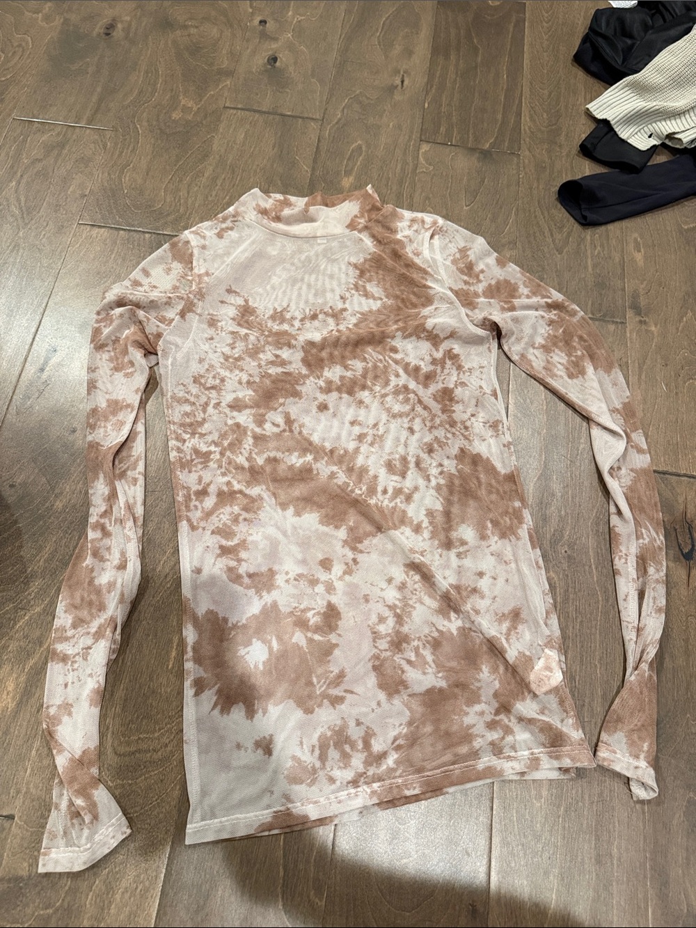 Long-Sleeve Tie-Dye Ribbed Top in Taupe and White